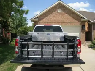 2008 NISSAN FRONTIER SE 4DR