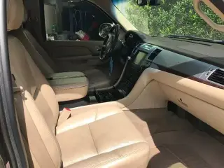 2011 CADILLAC ESCALADE PREMIUM