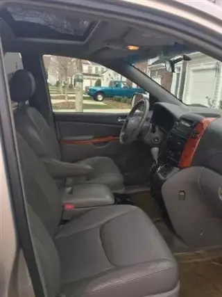 2009 TOYOTA SIENNA XLE