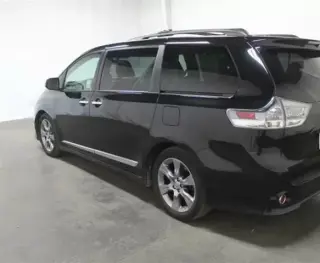 2013 TOYOTA sienna SE