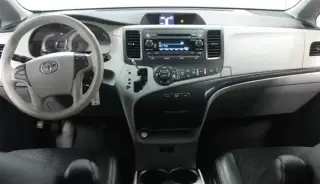 2013 TOYOTA sienna SE