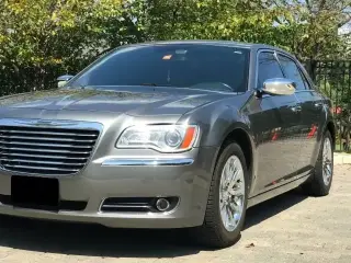 2011 Chrysler 300 LTD