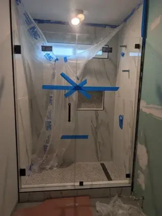 SHOWER DOORS, Ventanas y más.