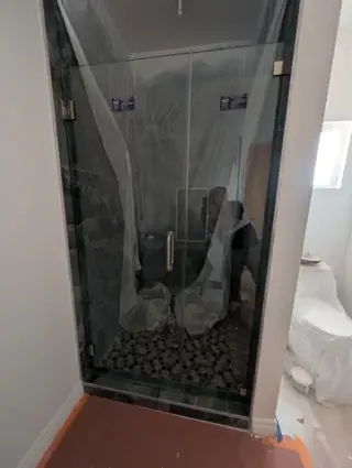 SHOWER DOORS, Ventanas y más.