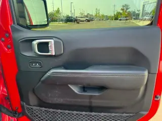 Jeep Wrangler Unlimited 2018 4x4 Sahara 4 puertas SUV (liberación a mitad de año)