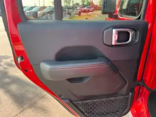 Jeep Wrangler Unlimited 2018 4x4 Sahara 4 puertas SUV (liberación a mitad de año)