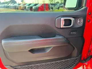 Jeep Wrangler Unlimited 2018 4x4 Sahara 4 puertas SUV (liberación a mitad de año)