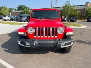 Jeep Wrangler Unlimited 2018 4x4 Sahara 4 puertas SUV (liberación a mitad de año)