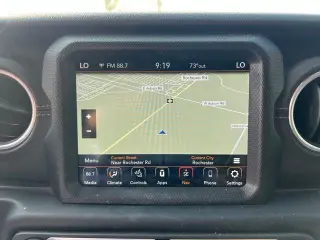 Jeep Wrangler Unlimited 2018 4x4 Sahara 4 puertas SUV (liberación a mitad de año)