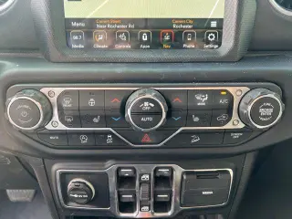 Jeep Wrangler Unlimited 2018 4x4 Sahara 4 puertas SUV (liberación a mitad de año)