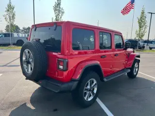 Jeep Wrangler Unlimited 2018 4x4 Sahara 4 puertas SUV (liberación a mitad de año)