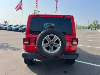 Jeep Wrangler Unlimited 2018 4x4 Sahara 4 puertas SUV (liberación a mitad de año)