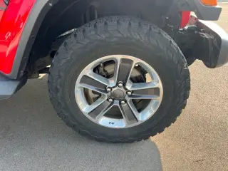Jeep Wrangler Unlimited 2018 4x4 Sahara 4 puertas SUV (liberación a mitad de año)