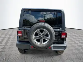 Jeep Wrangler Unlimited 2022 4x4 Sahara 4 puertas SUV