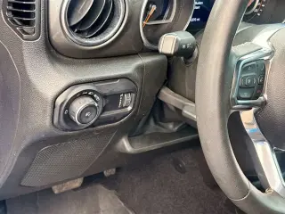 Jeep Wrangler 2023 4x4 Sahara 4 puertas SUV