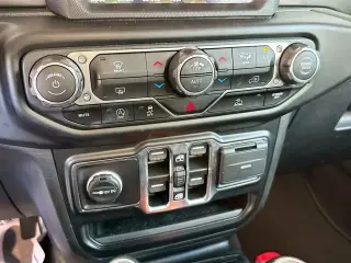 Jeep Wrangler Unlimited 2022 4x4 Sahara 4 puertas SUV