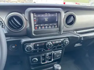 Jeep Wrangler 2023 4x4 Sport 4 puertas SUV