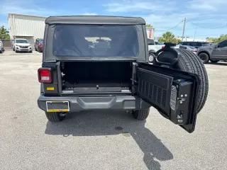 Jeep Wrangler 2023 4x4 Sport 4 puertas SUV