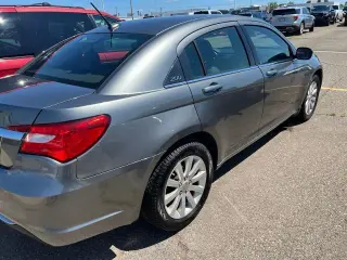 Chrysler 200 2013 Touring 4 puertas Sedan