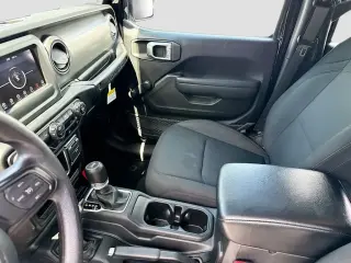 Jeep Wrangler Unlimited 2022 4x4 Sport 4 puertas SUV
