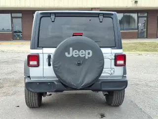 Jeep Wrangler Unlimited 2022 4x4 Sport 4 puertas SUV