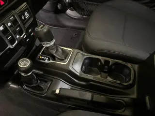 Jeep Wrangler Unlimited 2018 4x4 Sport 4 puertas SUV (lanzamiento a mitad de año)