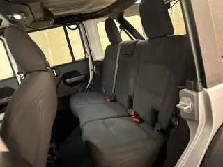 Jeep Wrangler Unlimited 2018 4x4 Sport 4 puertas SUV (lanzamiento a mitad de año)