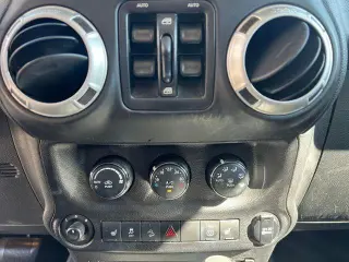 Jeep Wrangler Unlimited 2014 4x4 Sahara 4 puertas SUV