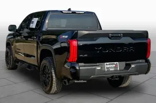 Toyota Tundra 2023 4x4 SR5 4 puertas CrewMax Cab Pickup SB