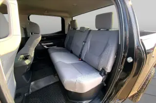 Toyota Tundra 2023 4x4 SR5 4 puertas CrewMax Cab Pickup SB