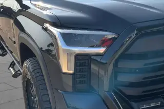 Toyota Tundra 2023 4x4 SR5 4 puertas CrewMax Cab Pickup SB