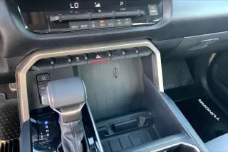 Toyota Tundra 2023 4x4 SR5 4 puertas CrewMax Cab Pickup SB