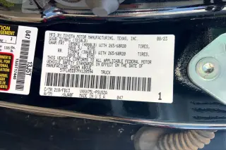 Toyota Tundra 2023 4x4 SR5 4 puertas CrewMax Cab Pickup SB