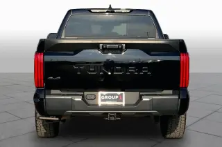 Toyota Tundra 2023 4x4 SR5 4 puertas CrewMax Cab Pickup SB