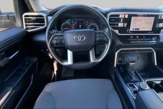 Toyota Tundra 2023 4x4 SR5 4 puertas CrewMax Cab Pickup SB