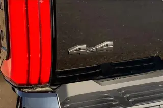 Toyota Tundra 2023 4x4 SR5 4 puertas CrewMax Cab Pickup SB