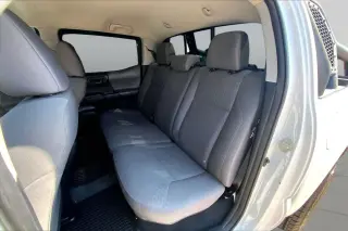 Toyota Tacoma 2021 4x2 SR5 4 puertas Doble Cabina 5.0 pies SB