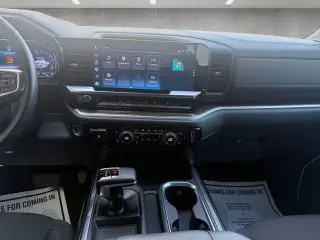Chevrolet Silverado 1500 2024 4x4 RST 4 puertas Cabina Crew 5.8 ft. SB