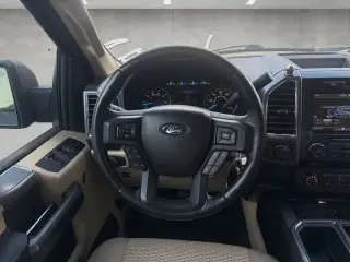 Ford F-150 2015 4x2 XLT 4 puertas SuperCrew 5.5 pies. SB