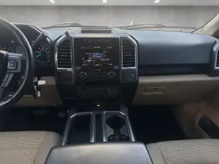 Ford F-150 2015 4x2 XLT 4 puertas SuperCrew 5.5 pies. SB
