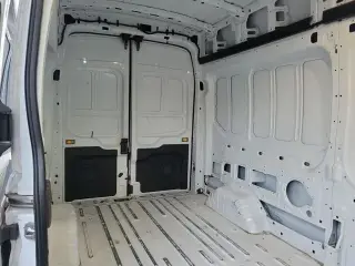 Ford Transit 2023 250 3 puertas LWB Techo Alto Furgón de Carga