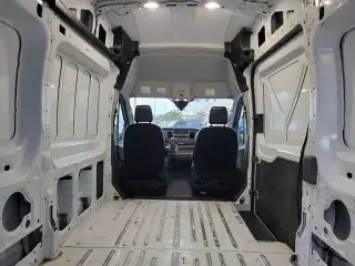 Ford Transit 2023 250 3 puertas LWB Techo Alto Furgón de Carga