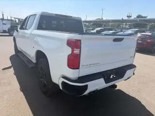 Chevrolet Silverado 1500 2023 4x4 RST 4 puertas Cabina Crew 5.8 pies. Caja corta