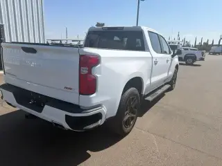 Chevrolet Silverado 1500 2023 4x4 RST 4 puertas Cabina Crew 5.8 pies. Caja corta