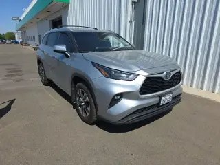 Toyota Highlander Híbrido 2023 AWD XLE 4 puertas SUV