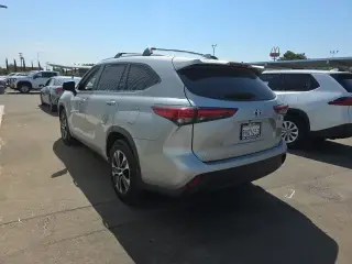 Toyota Highlander Híbrido 2023 AWD XLE 4 puertas SUV