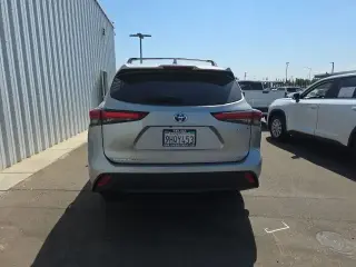 Toyota Highlander Híbrido 2023 AWD XLE 4 puertas SUV