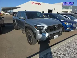 Toyota Tacoma 2024 4x4 Limited 4 puertas Doble Cabina 5.0 ft SB