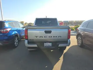 Toyota Tacoma 2024 4x4 Limited 4 puertas Doble Cabina 5.0 ft SB