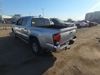 Toyota Tacoma 2018 4x2 TRD Off-Road 4 puertas Cabina Doble 5.0 pies SB